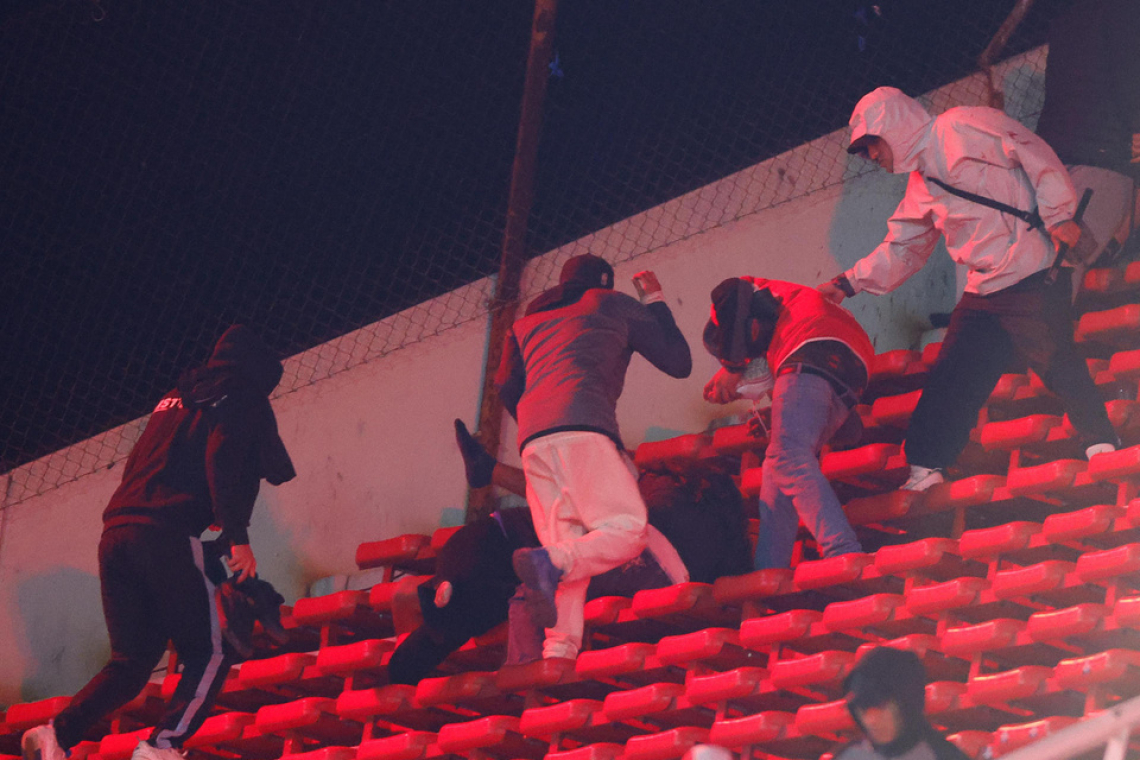 Violencia en Avellaneda: Conmebol cancela partido entre Independiente y U. de Chile tras graves incidentes